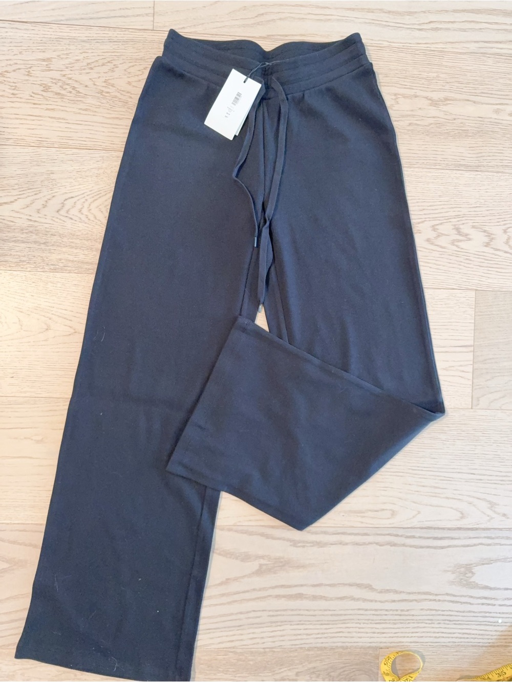 NWT 123177 Aritzia kickback regular black XS